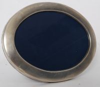 An oval hallmarked silver picture / frame having Sheffield marks for 1991 having baize lined back