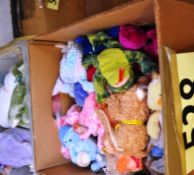 A quantity of beanie babies.