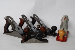 A collection of vintage woodworking planes to include Stanley Record, Acorn etc. 5 in total.