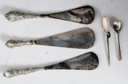 3 hallmarked silver handled shoe horns along with 2 hallmarked silver spoons