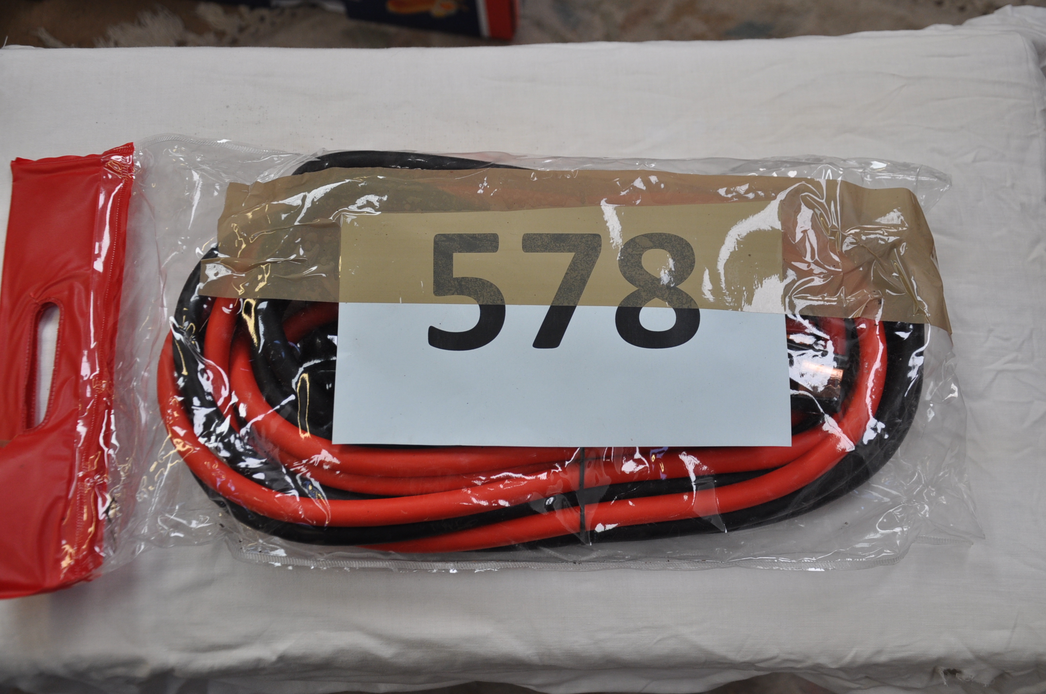 A set of new 600 amp car / van jump leads