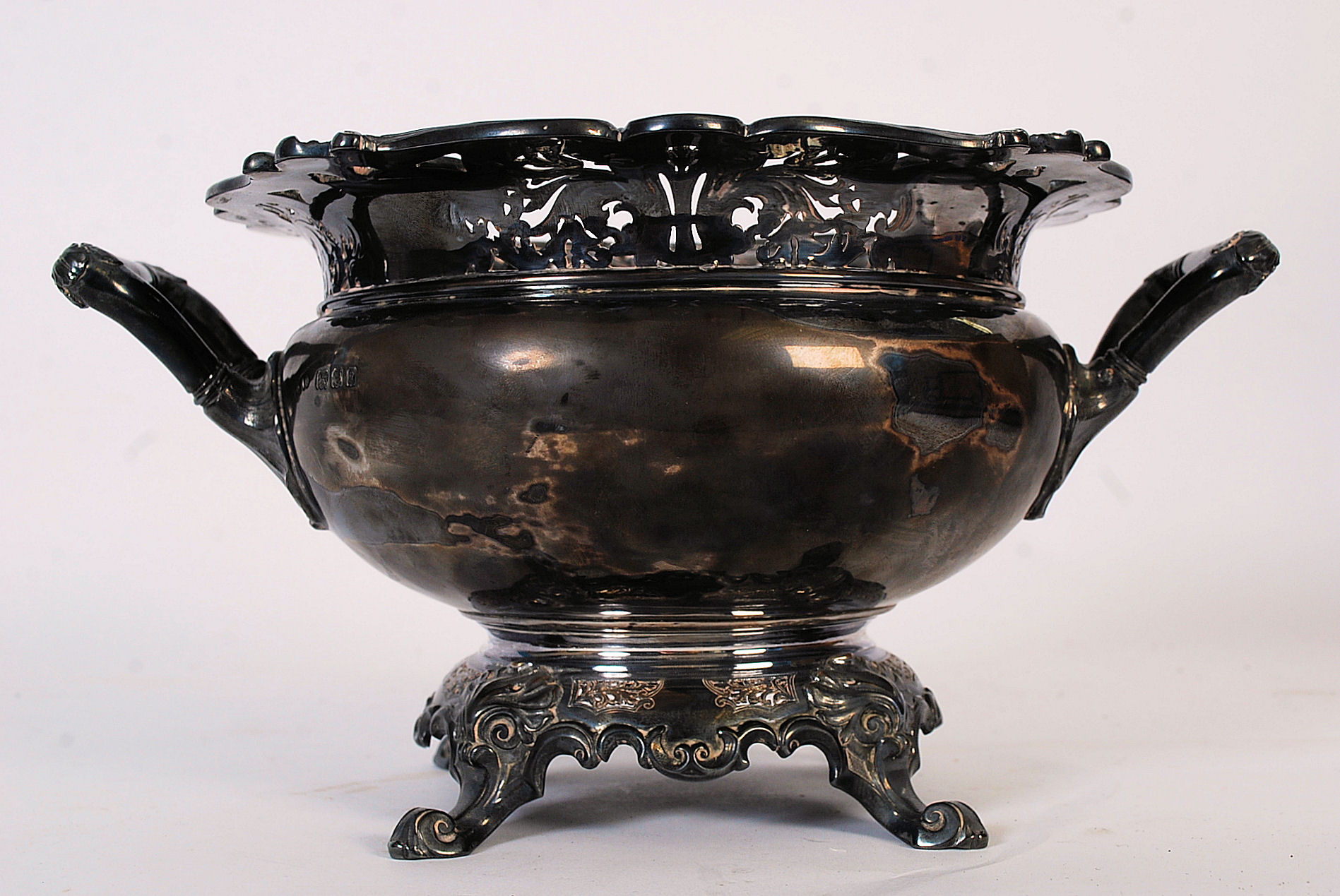 A large early 20th century Victorian hallmarked silver Art Nouveau cauldron bowl, dating to 1901.