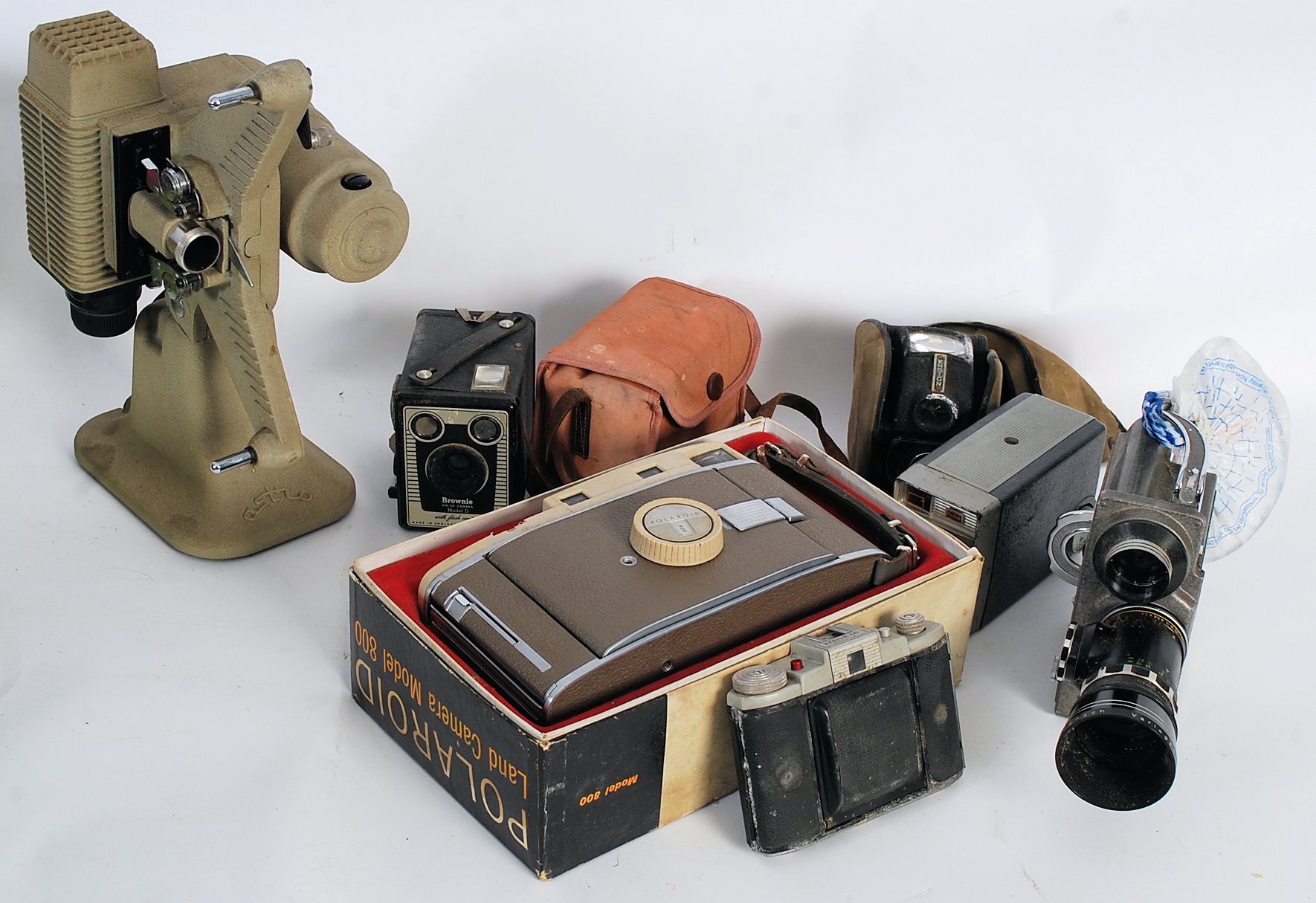 A collection of vintage cameras to include a boxed Kodak poloroid 800, Kodal 66 model, cine