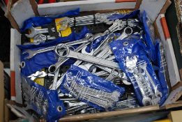 A large quantity of assorted spanners (unused). 10kg total.