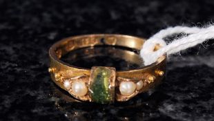 15ct yellow gold tourmaline and seed pearl set ring. 2.7g.
