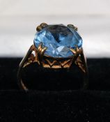 A 9ct gold ladies cocktail / dress ring having a large claw mounted cornflower blue stone being