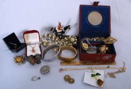 A mixed lot of costume jewellery to include brooches, necklaces, bracelets, bangles etc