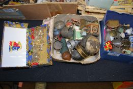 Quantity of vintage dolls house miniatures and novelties