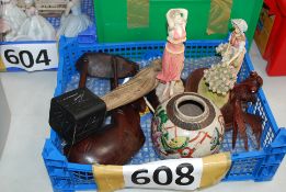 A mixed lot to include two Leonardo figurines, vintage carved woodenwares, oriental style vase etc.