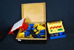 A boxed collection of plastic Meccano together with a small childs shop till complete in a vintage