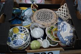 A box to include assorted china and glasswares