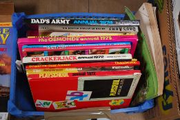 A mixed lot to include vintage childrens annuals (Catweazle, Dads Army, Osmonds etc) along with