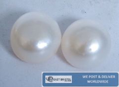 Freshwater pearl studs on 9ct gold posts