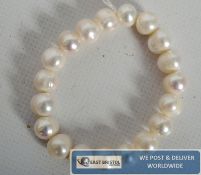 A freshwater pearl bracelet