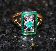 A 9ct gold emerald stone ladies cocktail / dress ring. The decorative shaped ring with central