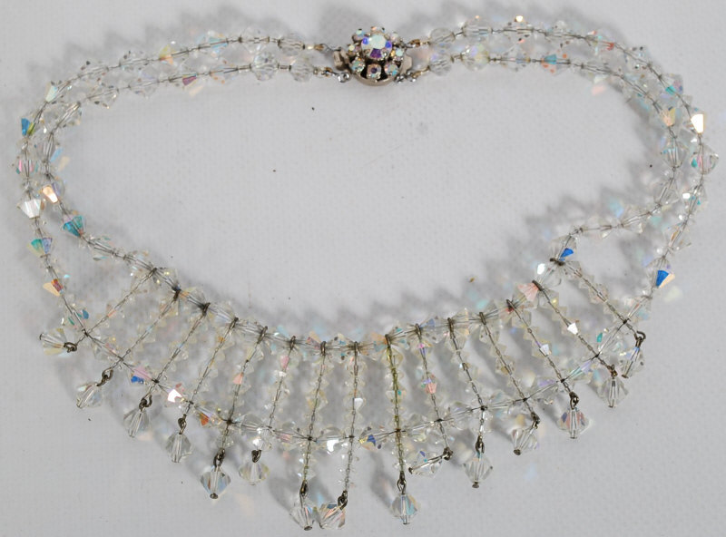 A ladies glass bead crystal necklace