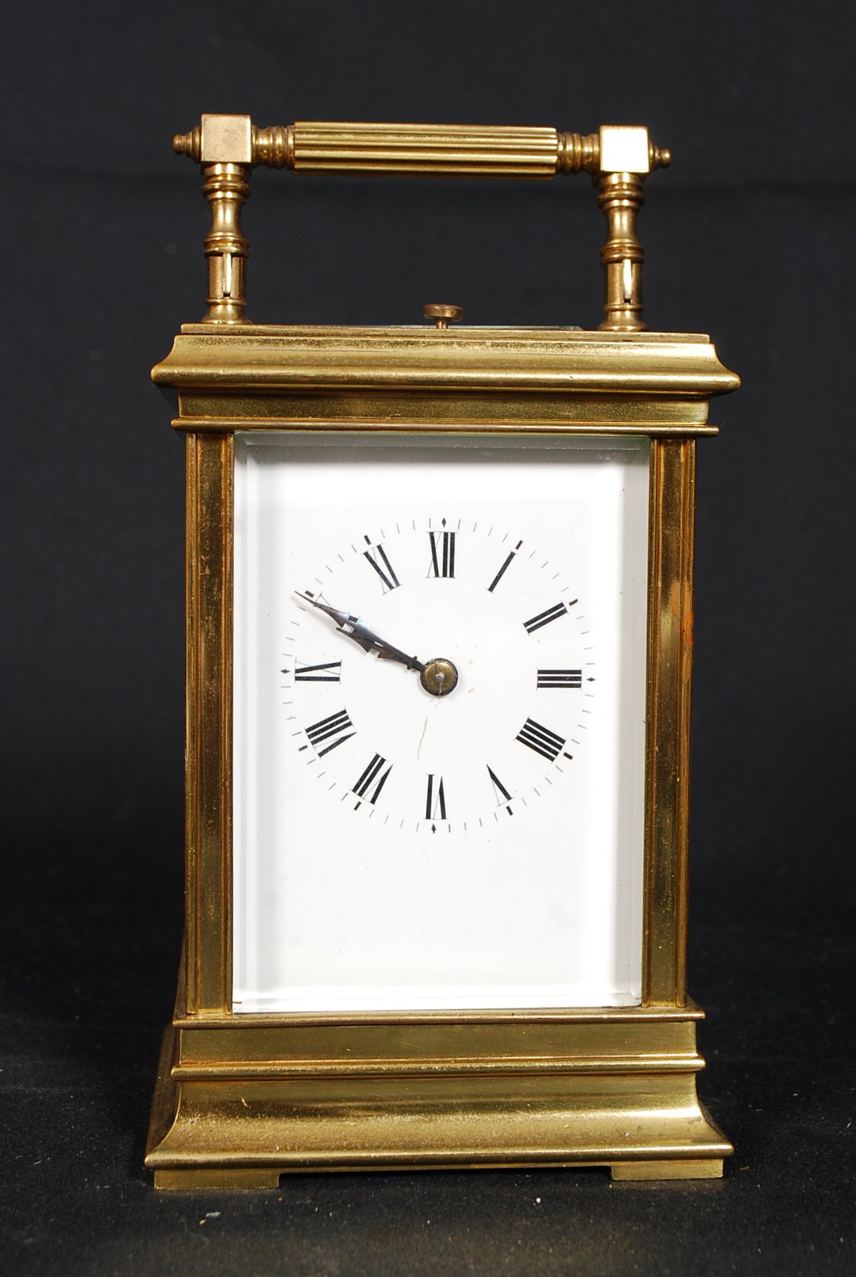 A large early 20th century French brass cased repeater carriage clock. The platform escapement above