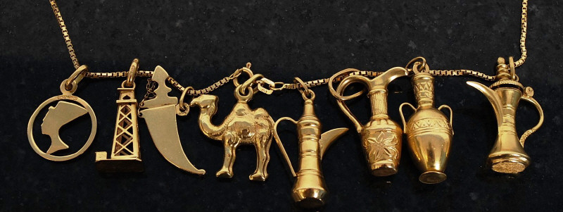 An 18ct gold necklace having an arabic word pendant. The weight 5.4g. (Tested)