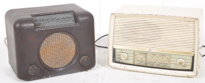 A vintage Bush early 20th century bakelite radio with circular speaker together with an ecko