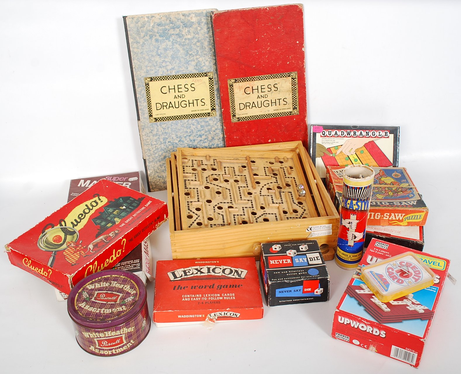 A collection of vintage 20th century games & board games. To include Cluedo, Lexion, Never Say