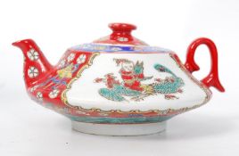 A Chinese Qin Long tea pot