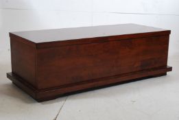 A good quality Willis & Gambier mahogany blanket box / coffer. The plain panelled sides with
