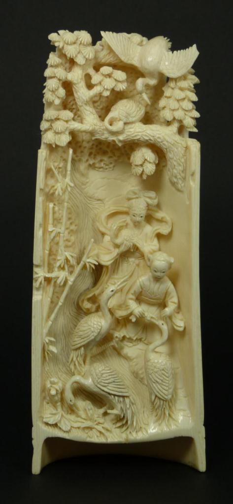 RELIEF CARVED CHINESE IVORY QUAN YIN WRIST RESTRelief carved Chinese ivory wrist rest depicting Guan