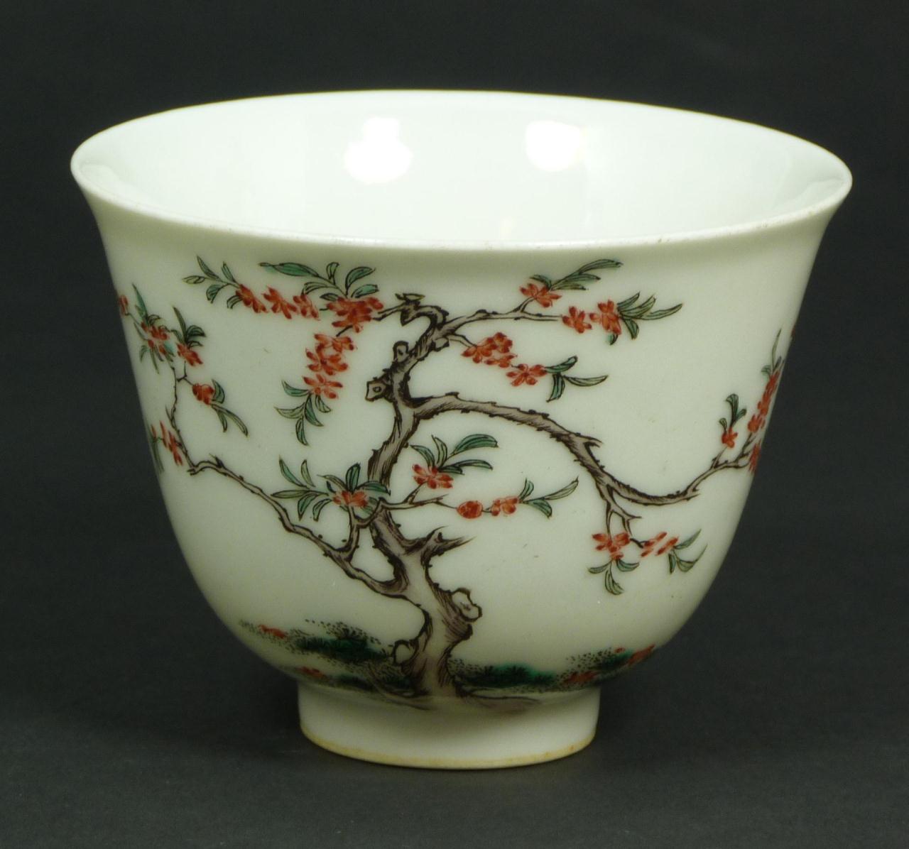 18th C CHINESE PORCELAIN CHERRY BLOSSOM TEA BOWLAntique Chinese Kangxi porcelain cherry blossom