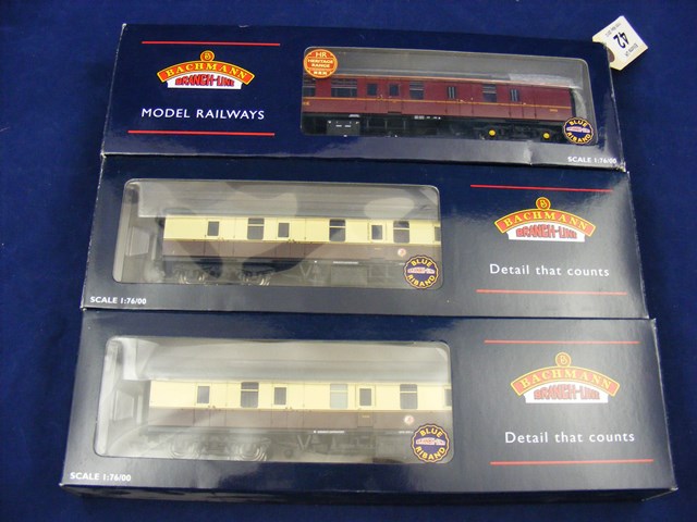 A Bachmann 39-000U mark 1 brake/corridor BSK coach together with 39-179 BR MK1 brake BG coach WR