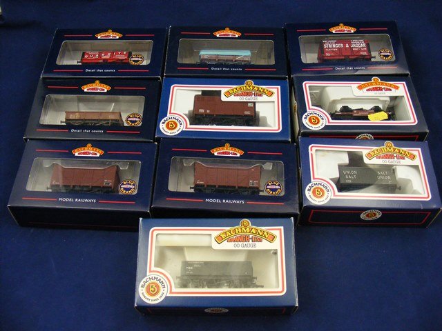 A carton of 10 boxed Bachmann train wagons including limited edition