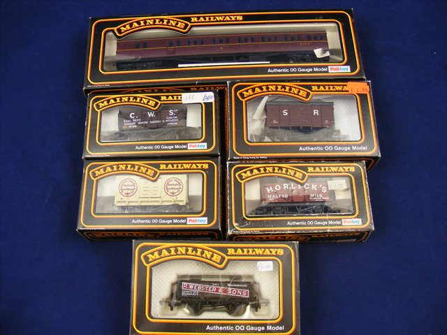 A carton of 6 boxed mainline train wagons