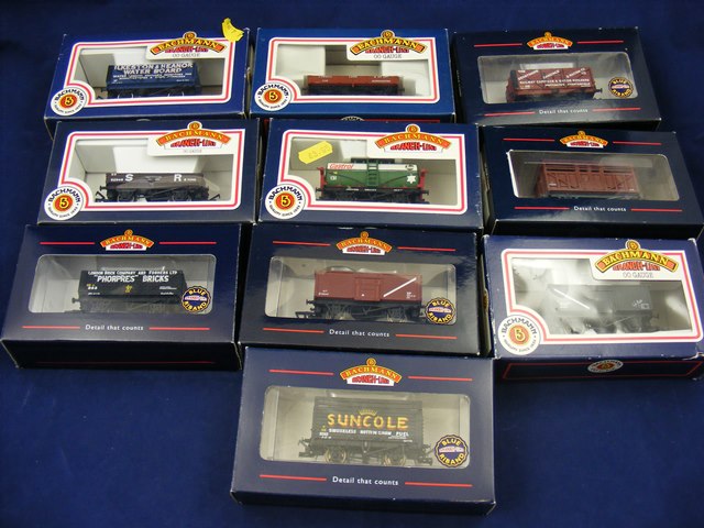 A carton of 10 boxed Bachmann train wagons including limited edition