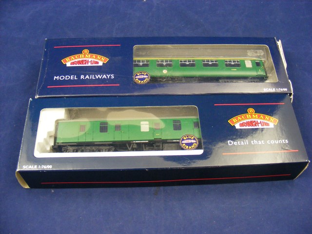 A Bachmann 39-333 BR MK2 FK corridor first BR(S) coach in green together with 39-178 BR MK1 Full