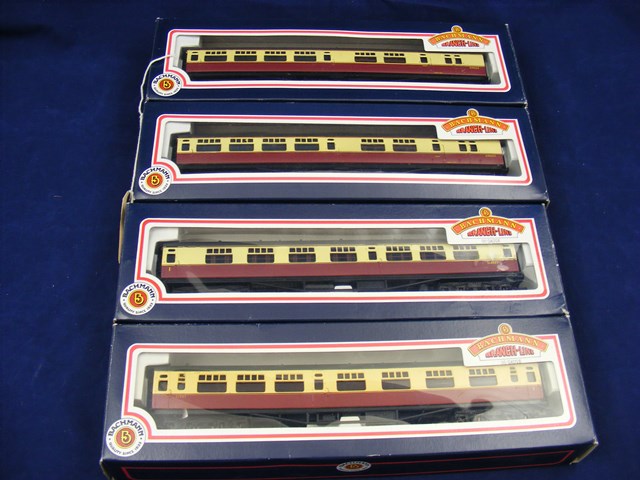 Four boxed Bachmann coaches to include 34-503, 34-503, 39-077 and 34-553