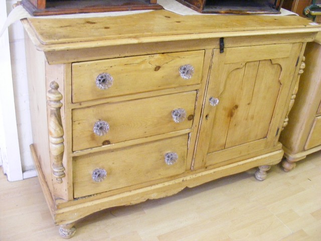 Victorian pine sideboard est.