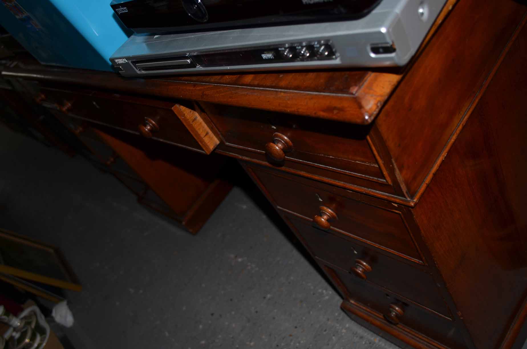 Victorian mahogany pedestal desk