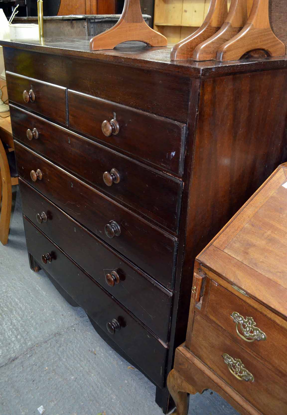 Mahogany chest of drawers