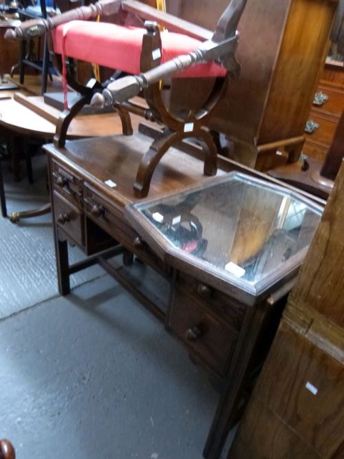 Oak framed dressing table mirror, oak dressing table and an oak framed stool