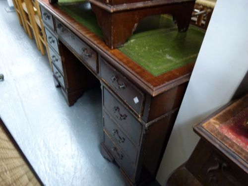 Mahogany pedestal desk