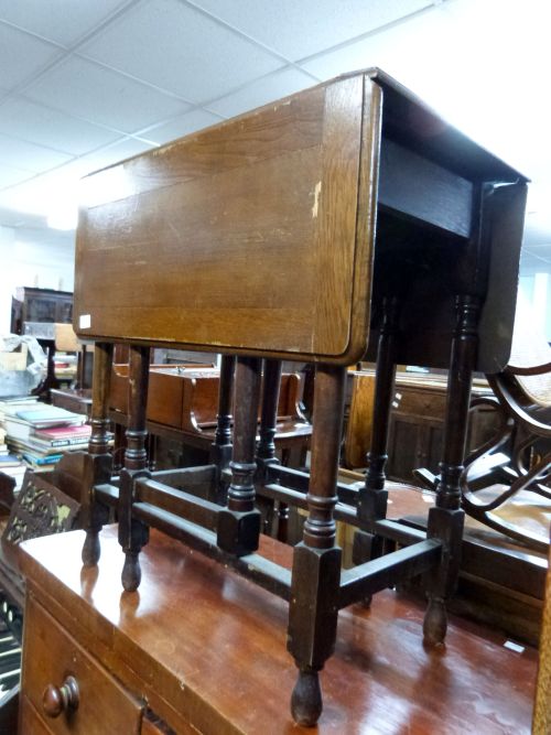 Oak gateleg table