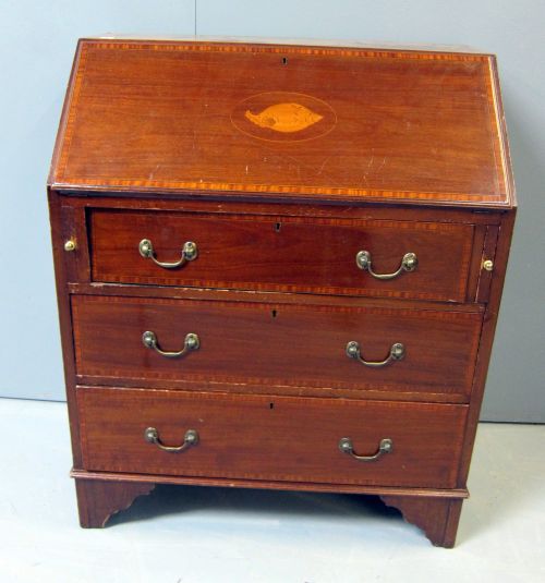 Early 20th century mahogany bureau, the fall front with satinwood banding and shell inlay  37 x 17 x