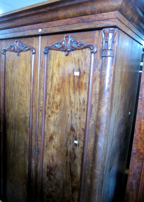 19th century Mahogany triple wardrobe,