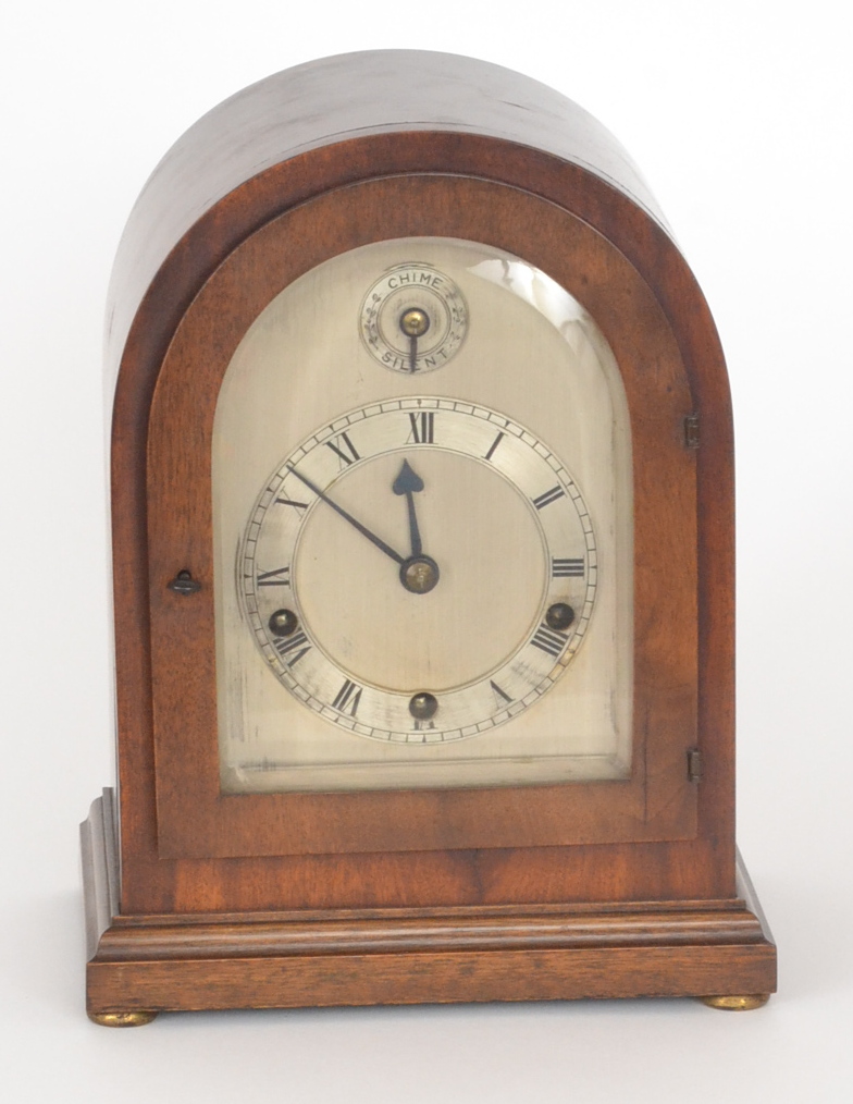 An Edwardian mahogany cased domed mantle clock, eight day movement striking on a gong, arched