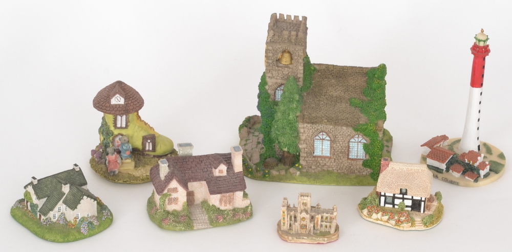 A collection of later 20th Century Lilliput Lane and David Winter Cottages of varying size, some