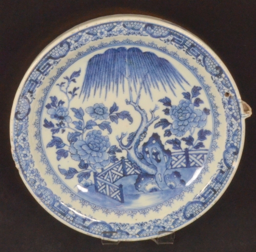 A late 18th to early 19th Century Chinese export ware warming dish of shallow circular section