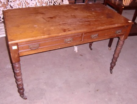 An Edwardian walnut Side Table, with two frieze drawers, on turned legs. (1)