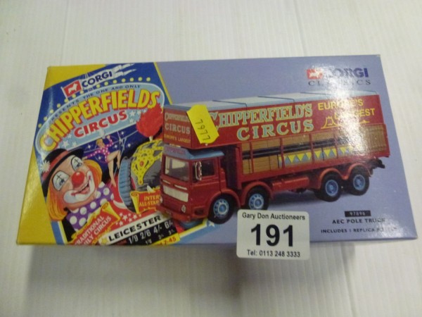 Corgi Classics: Chipperfields Circus 97896 AEC Pole Truck
