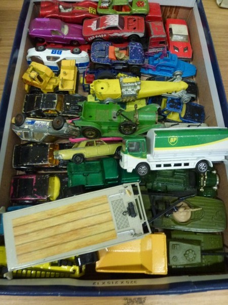 Tray of assorted Unboxed Corgi, Matchbox and Lesney Cars, Vans and Trucks