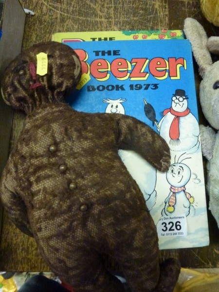 Beezer and Beano annuals, Ukelele book and teddy