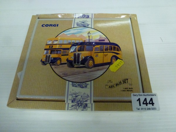 Corgi Classics: Commercials The AEC Bus Set 96990: 1 AEC Bus and 1 AEC Regal